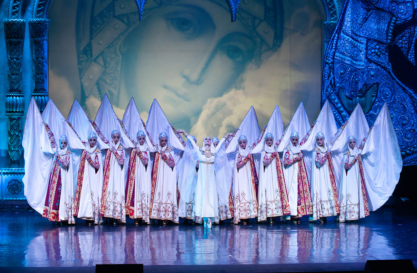 «Русский национальный балет «Кострома» дал сольный концерт ко Дню России